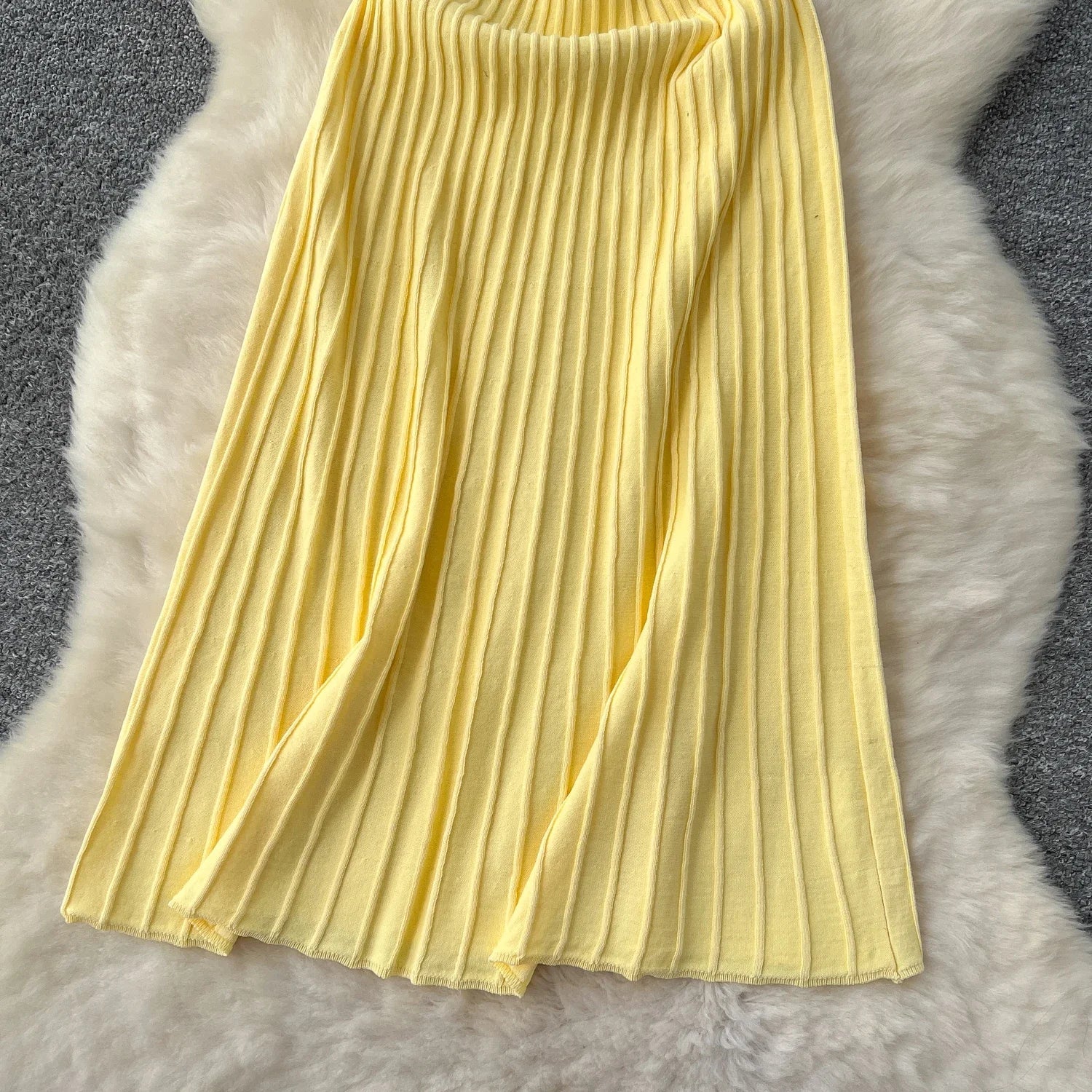 Elegant Knitted Pleated Long Dress with High Waist Midi Design Sleeveless Yellow and Black Bodycon Style for Women Streetwear