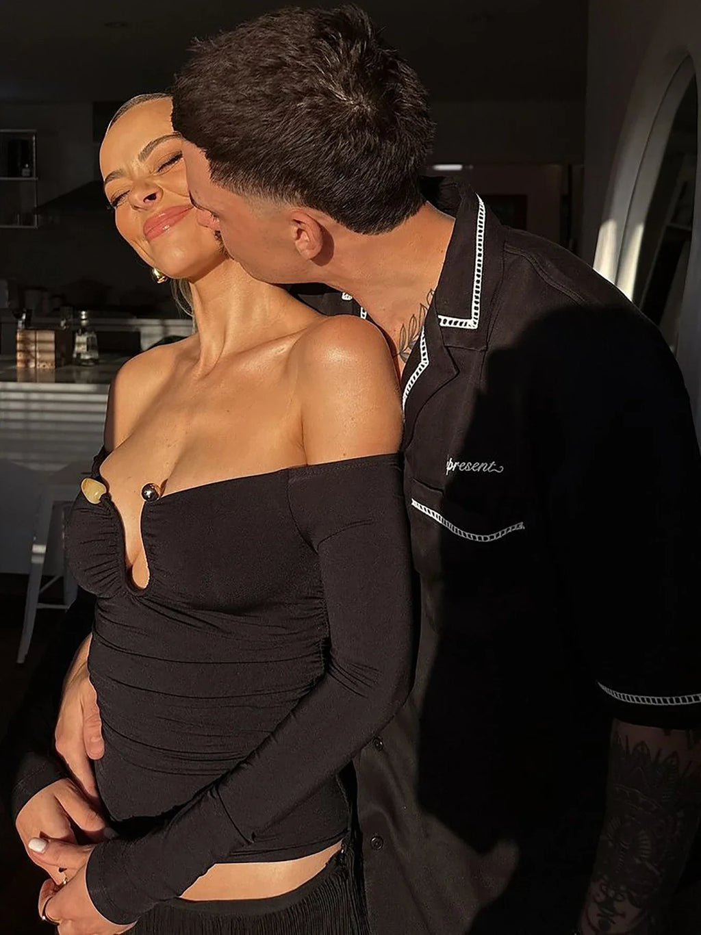 Off Shoulder Long Sleeve Button Ruched Bodycon Crop Top Sexy Elegant Solid Color Party Club Streetwear for Autumn and Winter