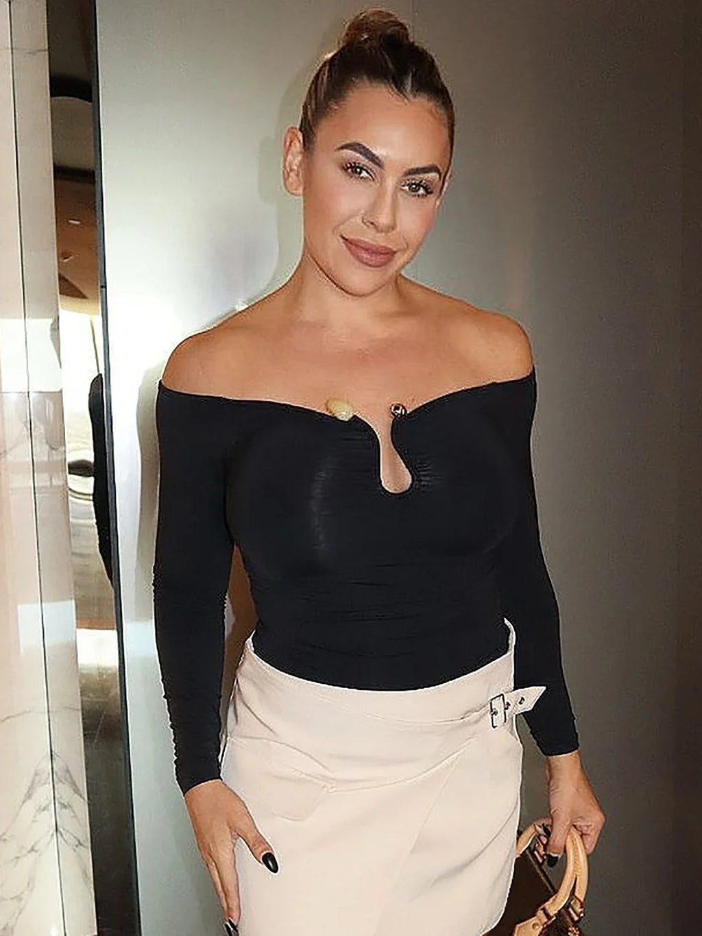 Off Shoulder Long Sleeve Button Ruched Bodycon Crop Top Sexy Elegant Solid Color Party Club Streetwear for Autumn and Winter