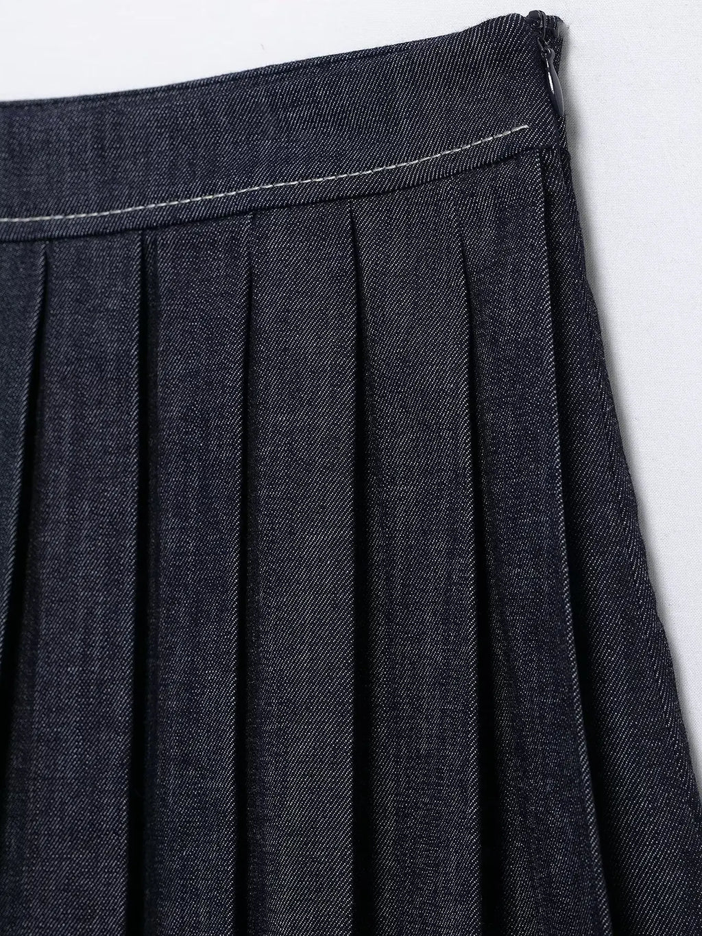 Women's Two-Piece Denim Set Featuring Pleated Jacket and Side Zipper Skirt Shorts Chic Casual Outfit for Stylish Ladies