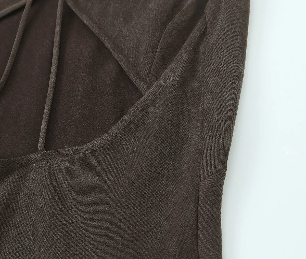 Elegant Summer Midi Sling Dress for Women with Sleeveless Backless V-Neck Design Perfect for Beach Parties and Casual Wear