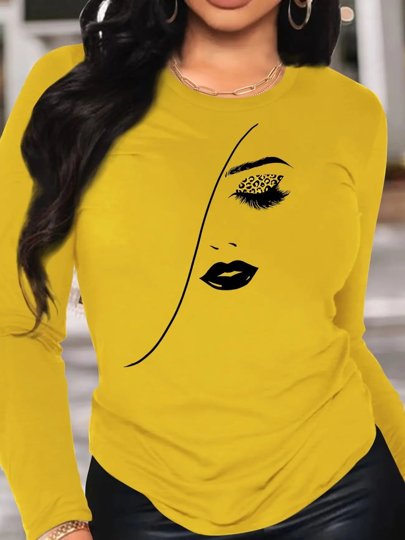 Women's Oversized Black and White Dragonfly Print Long Sleeve T-Shirt with Round Neck and Slim Fit Design