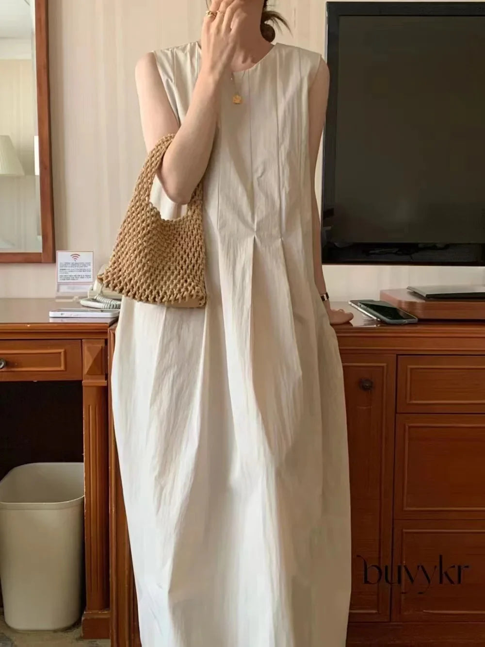 Summer Solid O-Neck Pleated Sleeveless Women's Tank Dress with Pockets and Loose A-Line Fit