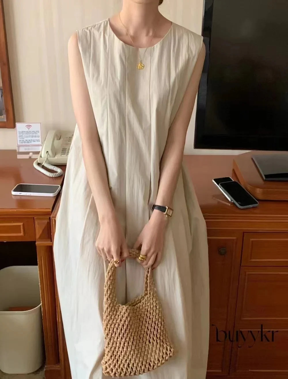 Summer Solid O-Neck Pleated Sleeveless Women's Tank Dress with Pockets and Loose A-Line Fit