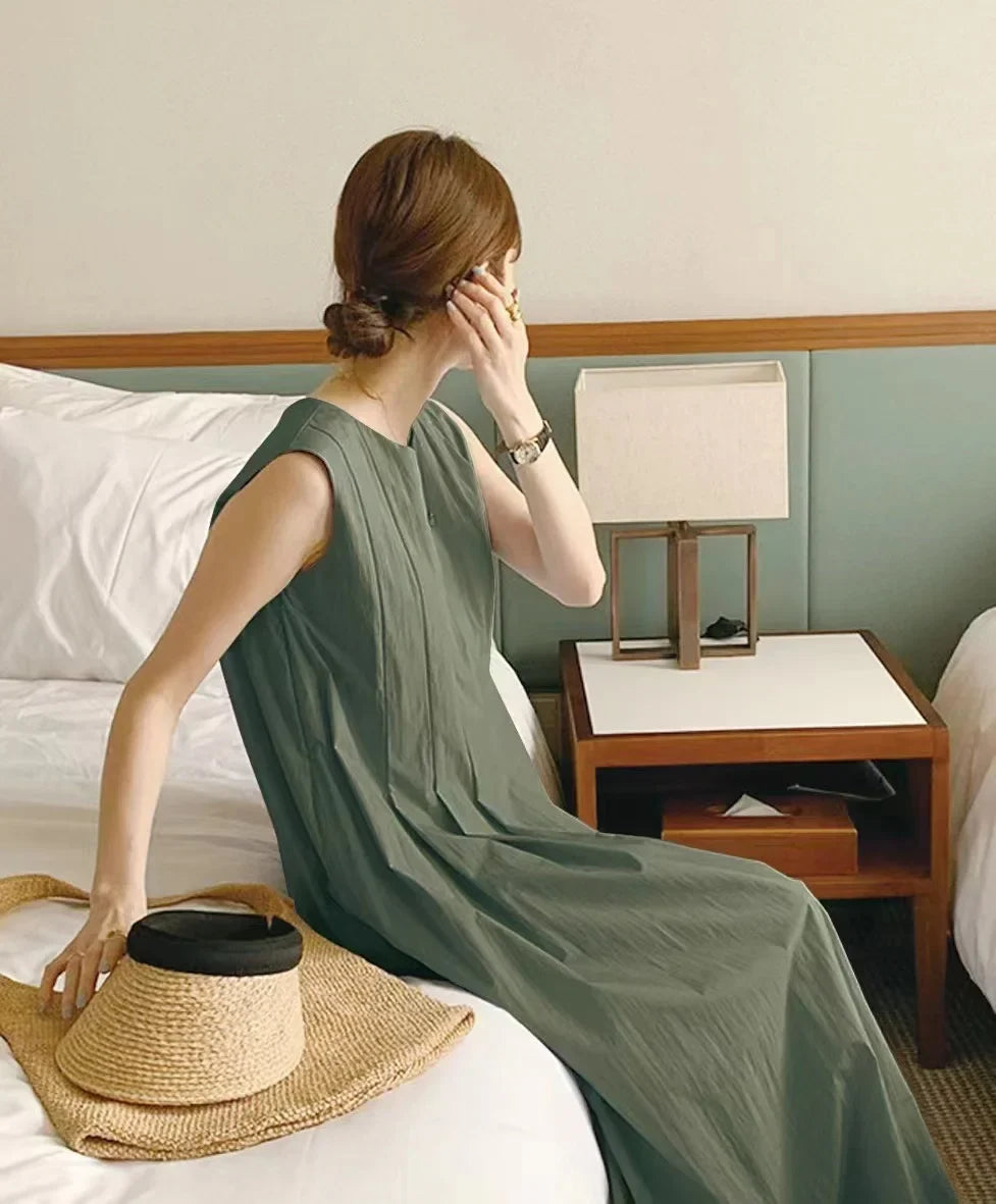 Summer Solid O-Neck Pleated Sleeveless Women's Tank Dress with Pockets and Loose A-Line Fit