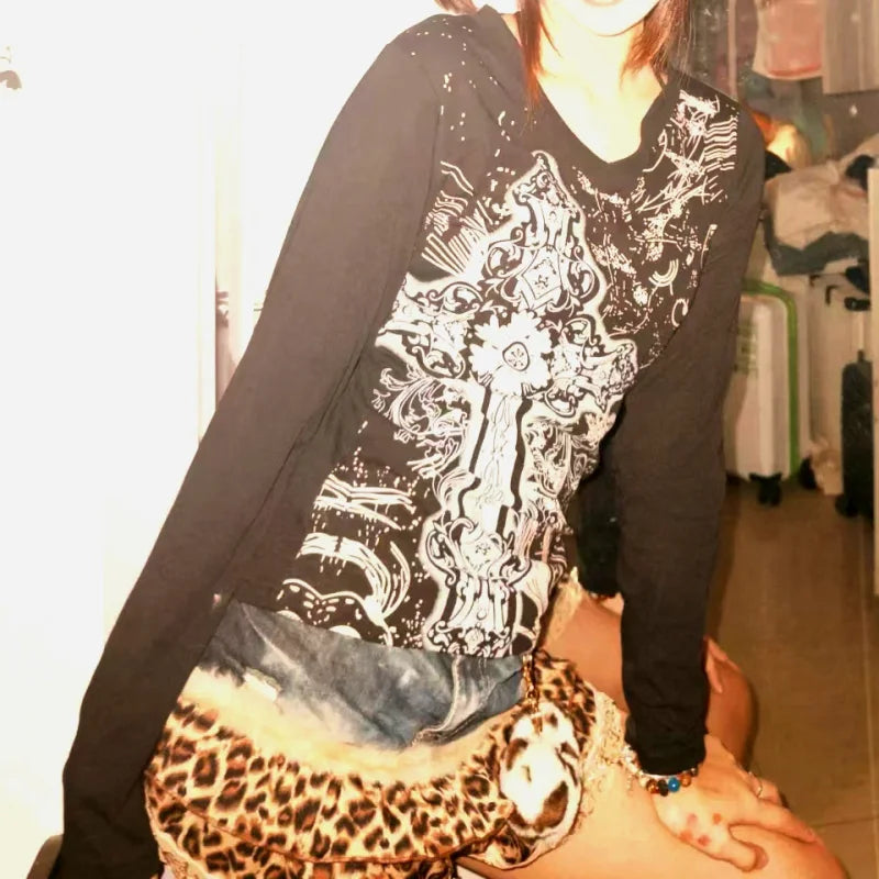 Vintage Gothic Black Punk Graphic T-shirt for Women Sexy V-neck Grunge Retro Y2k Aesthetic Harajuku Style Top