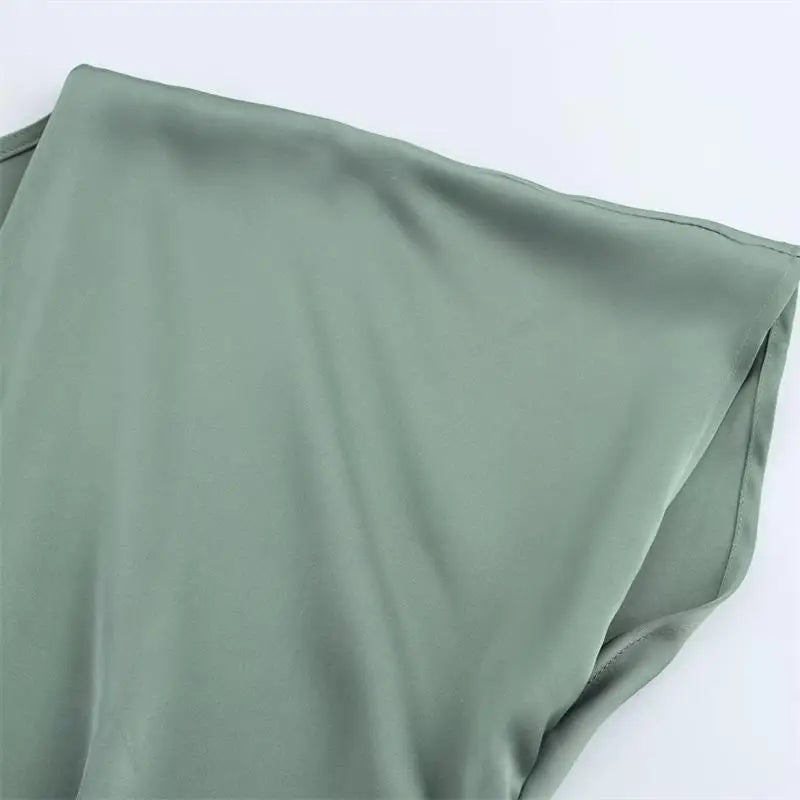 Elegant Summer Women's Dress with V-Neck Long Flowing Silhouette Comfortable Chic Fashionable Outfit for Young Women