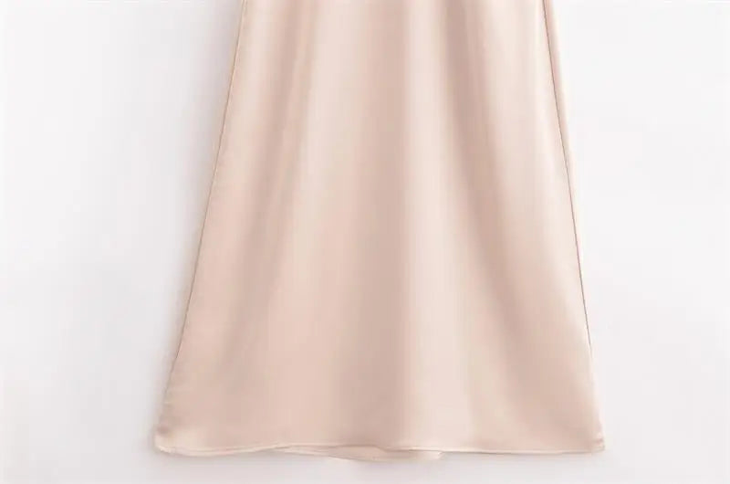 Elegant Summer Women's Dress with V-Neck Long Flowing Silhouette Comfortable Chic Fashionable Outfit for Young Women