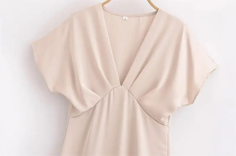 Elegant Summer Women's Dress with V-Neck Long Flowing Silhouette Comfortable Chic Fashionable Outfit for Young Women