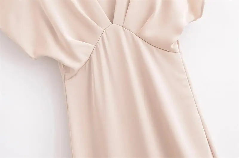 Elegant Summer Women's Dress with V-Neck Long Flowing Silhouette Comfortable Chic Fashionable Outfit for Young Women