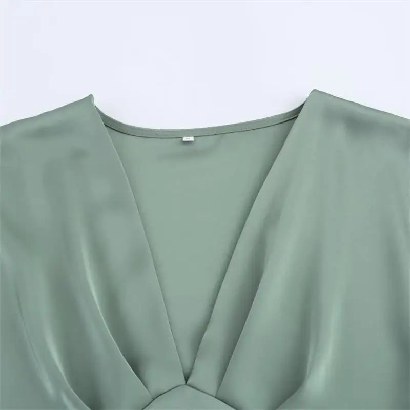 Elegant Summer Women's Dress with V-Neck Long Flowing Silhouette Comfortable Chic Fashionable Outfit for Young Women