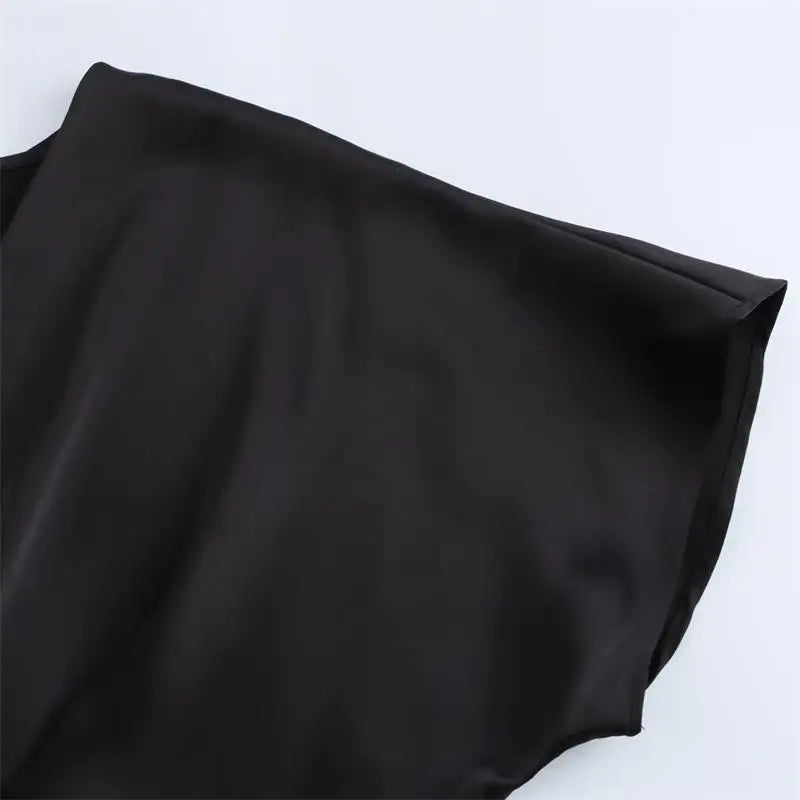 Elegant Summer Women's Dress with V-Neck Long Flowing Silhouette Comfortable Chic Fashionable Outfit for Young Women