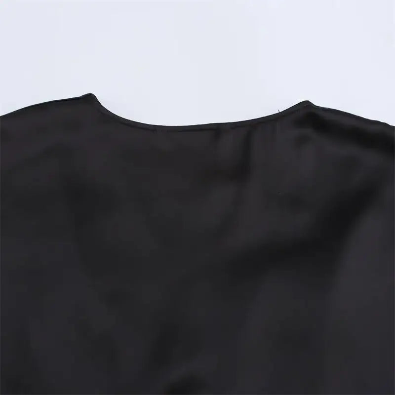 Elegant Summer Women's Dress with V-Neck Long Flowing Silhouette Comfortable Chic Fashionable Outfit for Young Women