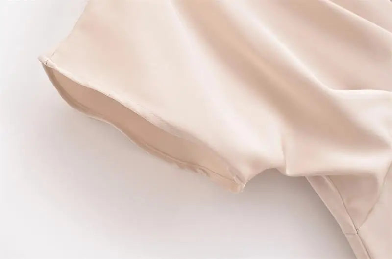 Elegant Summer Women's Dress with V-Neck Long Flowing Silhouette Comfortable Chic Fashionable Outfit for Young Women