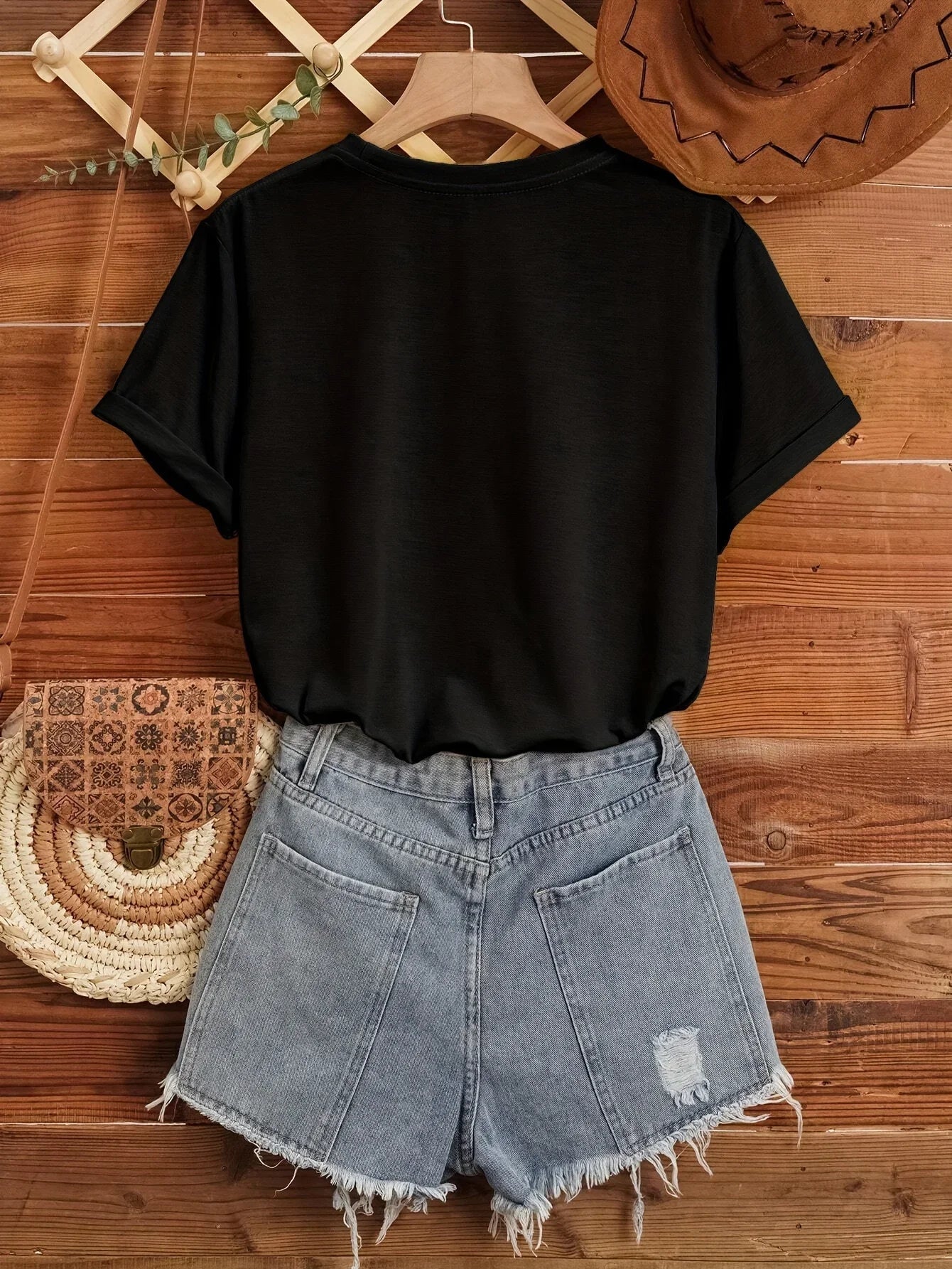 Casual Bear and Love Print Crew Neck T-Shirt for Women Short Sleeve Lightweight Top Perfect for Spring and Summer Everyday Wear