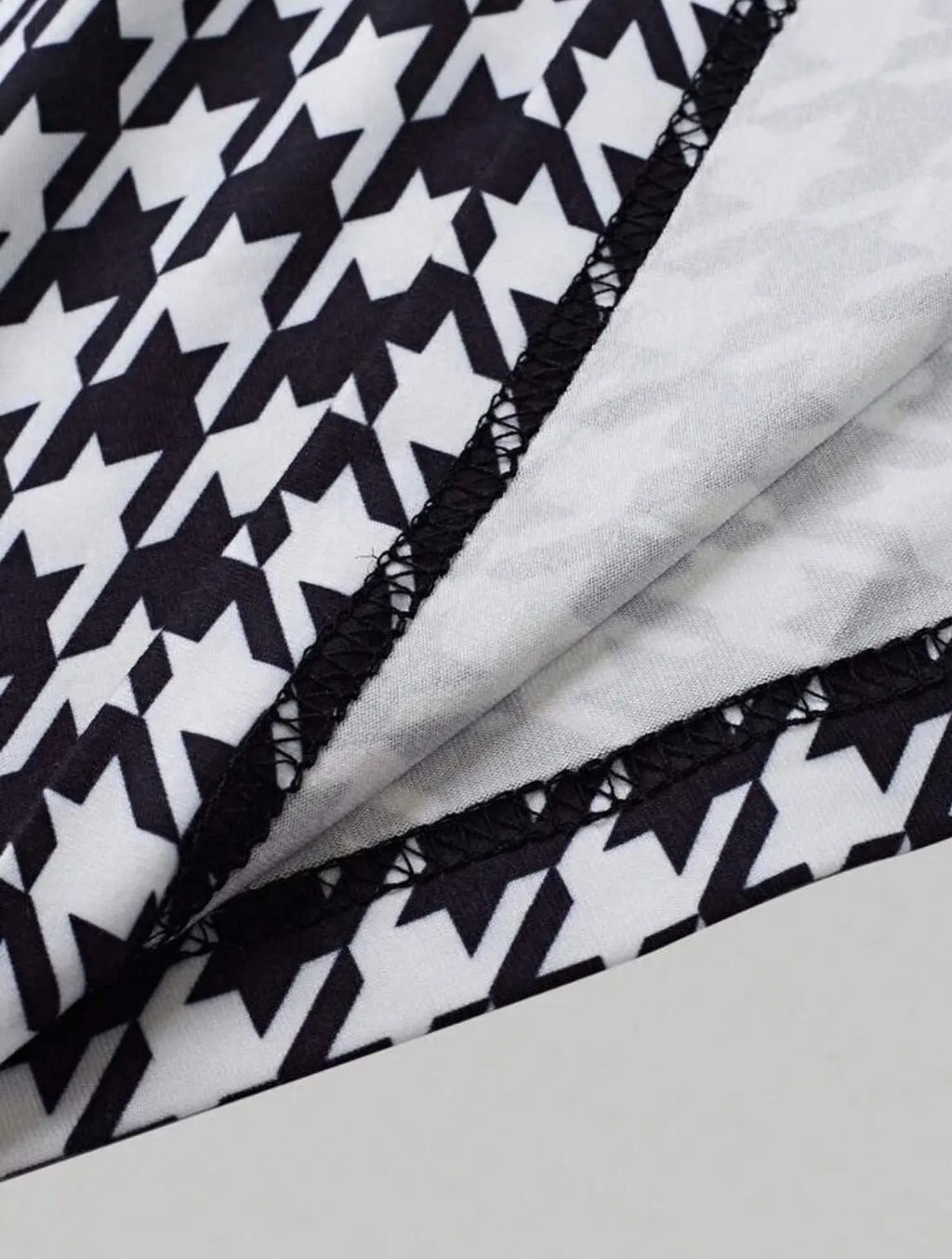 High-End Waistline Floral Dress with Plaided Skirt for Spring and Fall Elegant Mid-Length Ensemble