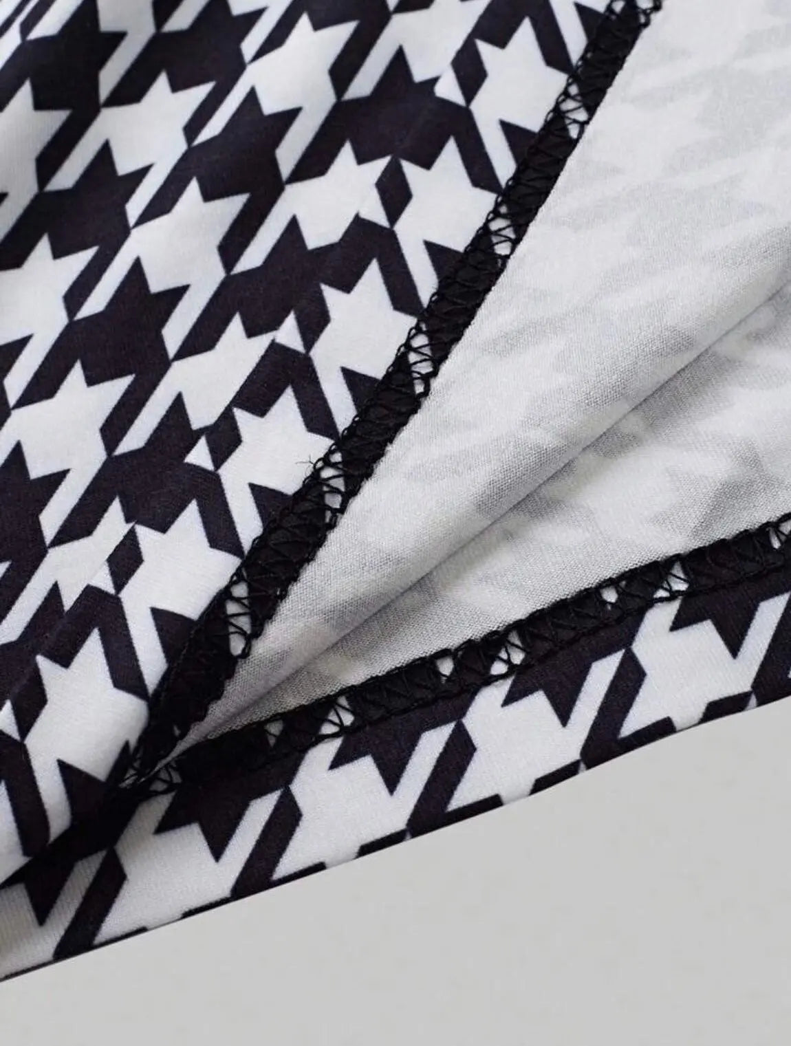 High-End Waistline Floral Dress with Plaided Skirt for Spring and Fall Elegant Mid-Length Ensemble