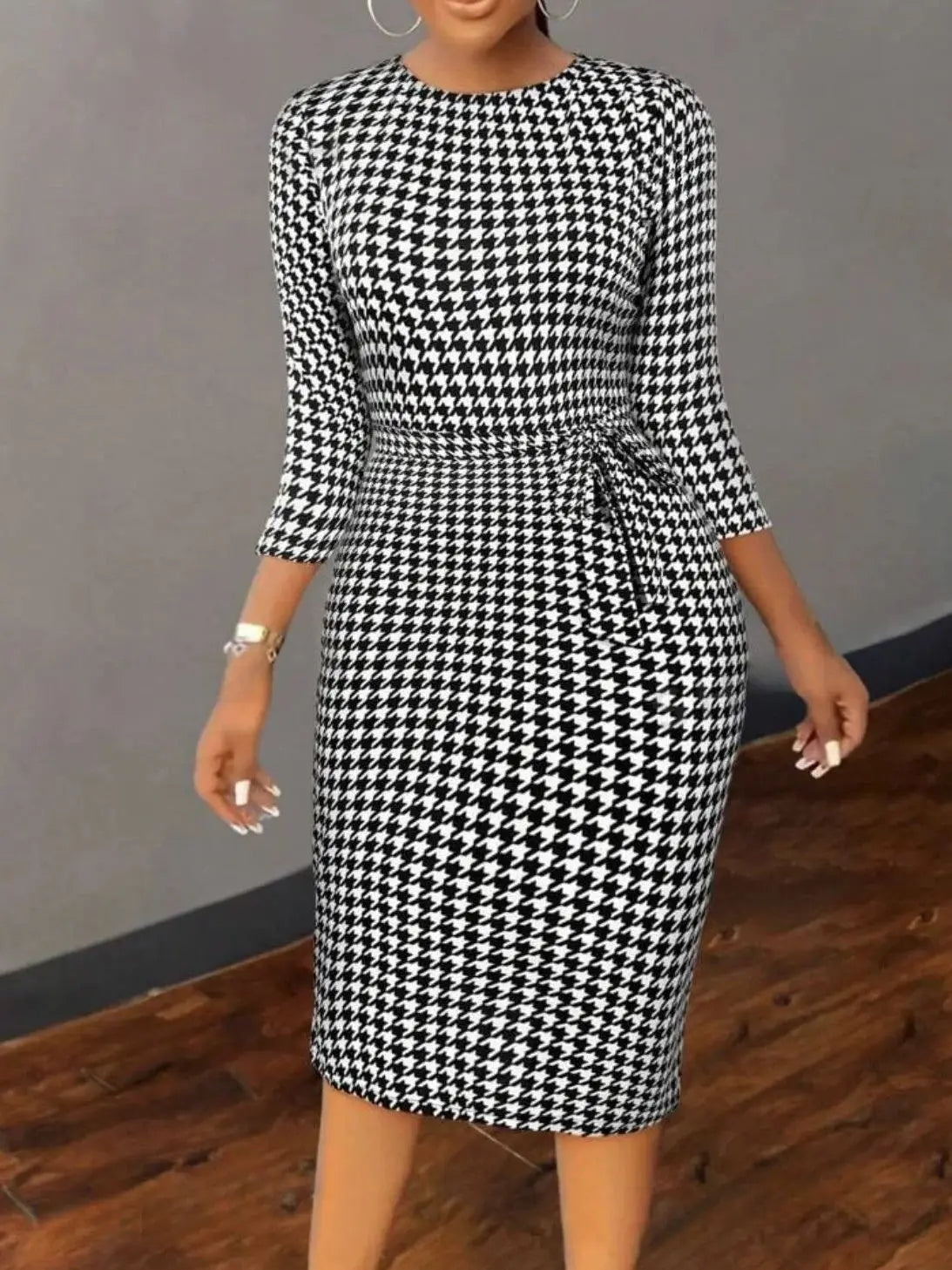 High-End Waistline Floral Dress with Plaided Skirt for Spring and Fall Elegant Mid-Length Ensemble