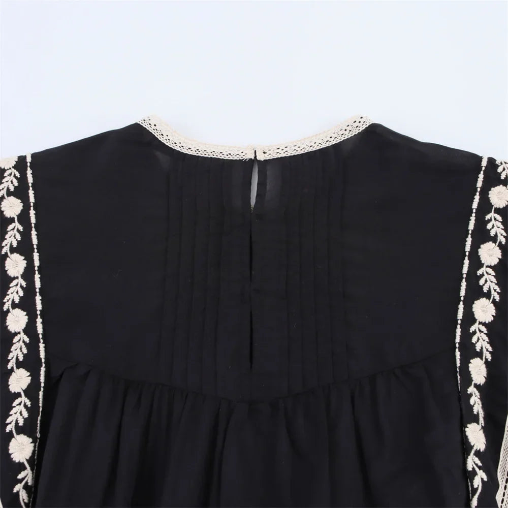 Women's Retro Casual Shirt with Contrasting Color Embroidery Elegant Spring Dress with Slim Fit and Timeless Temperament