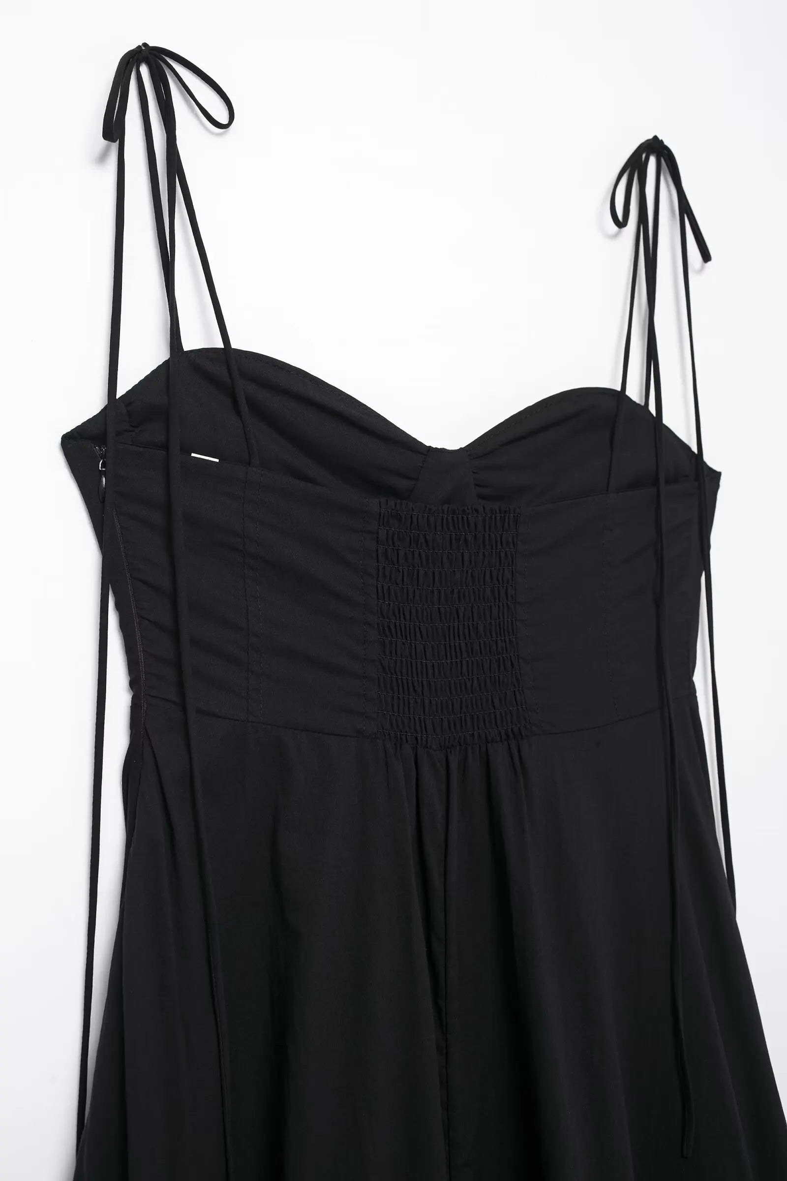 Elegant Summer Long Dress for Women with Spaghetti Straps Backless Lace-Up Detail and Pleats Perfect for Beach and Casual Wear