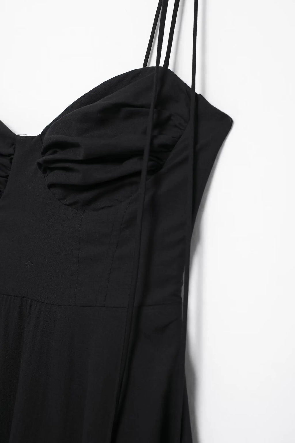 Elegant Summer Long Dress for Women with Spaghetti Straps Backless Lace-Up Detail and Pleats Perfect for Beach and Casual Wear