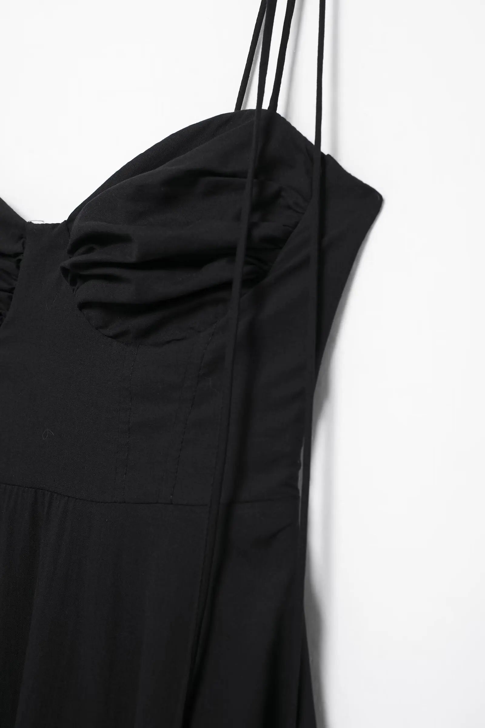 Elegant Summer Long Dress for Women with Spaghetti Straps Backless Lace-Up Detail and Pleats Perfect for Beach and Casual Wear