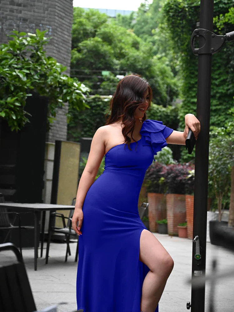 Chic Summer One Shoulder Split Dress with Sleeveless Design and Sloping Shoulders