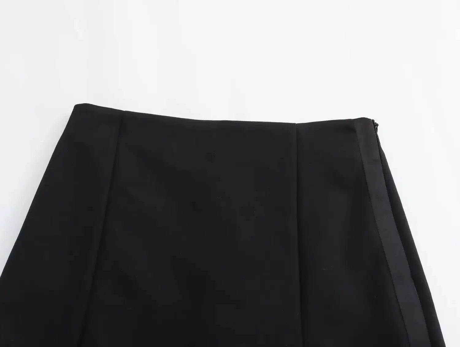 Elegant Two-Piece Women's Outfit Featuring Unique Tight Bra Shorts and Slim High Waist Skirt with Stylish Flip Spliced Tube Corset Top