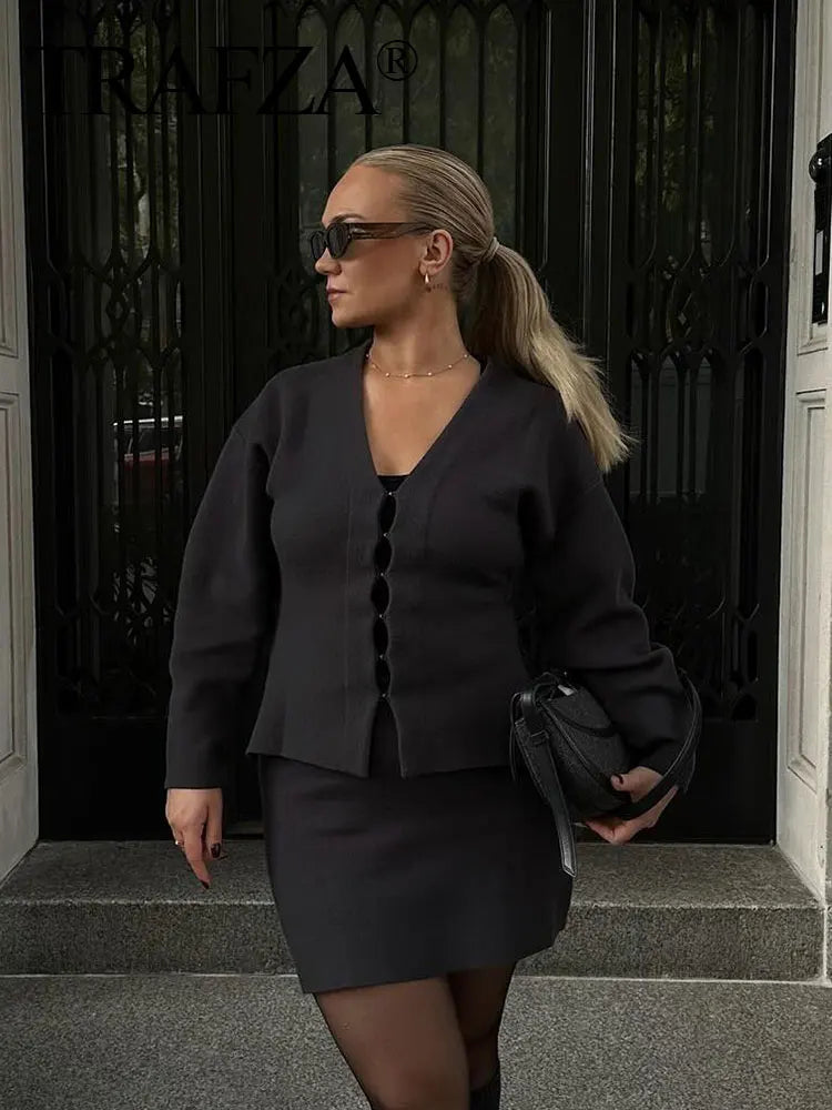 Women's Vintage Solid Color Knitted V-Neck Cardigan with Covered Buttons Long Sleeve Slim Fit Elegant Retro Top