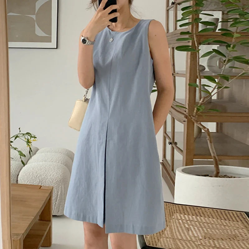 Casual Sleeveless Knee-Length Tank Dress with Pockets and O Neck in Solid Colors for Summer and Spring