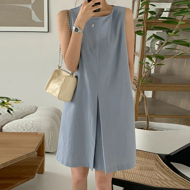 Casual Sleeveless Knee-Length Tank Dress with Pockets and O Neck in Solid Colors for Summer and Spring