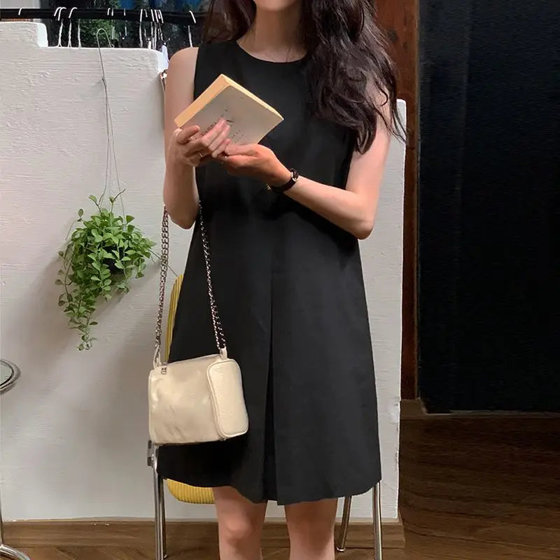 Casual Sleeveless Knee-Length Tank Dress with Pockets and O Neck in Solid Colors for Summer and Spring