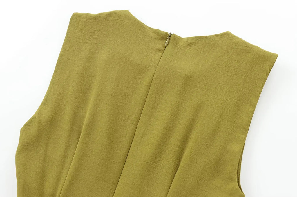 Elegant Sleeveless Long Dress with Open Design and Buckle Decorations for Autumn and Winter Fashion