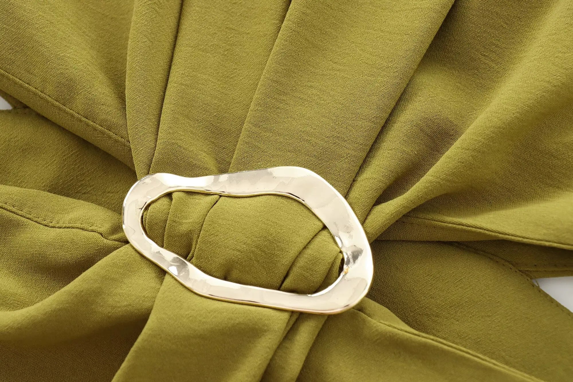 Elegant Sleeveless Long Dress with Open Design and Buckle Decorations for Autumn and Winter Fashion