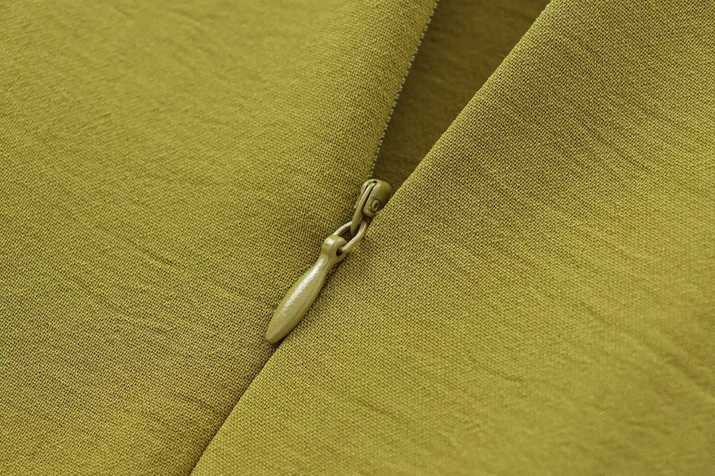 Elegant Sleeveless Long Dress with Open Design and Buckle Decorations for Autumn and Winter Fashion