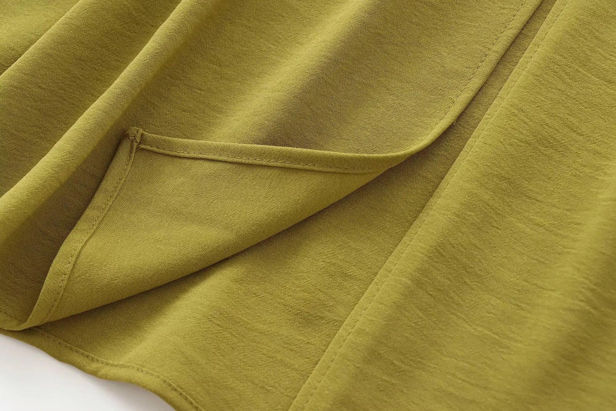 Elegant Sleeveless Long Dress with Open Design and Buckle Decorations for Autumn and Winter Fashion