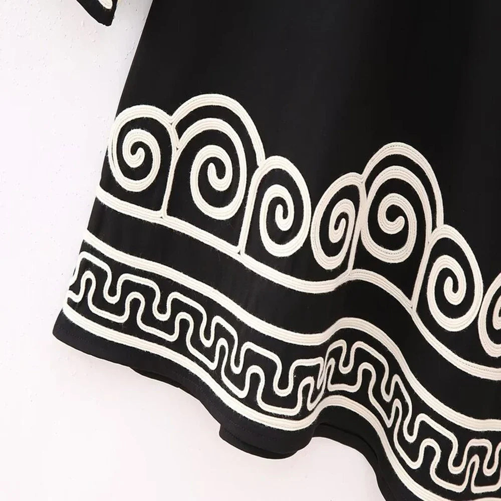 Elegant Embroidery Splicing Dress for Women with Long Sleeves and Round Neck, Casual Loose Fit Short Dress for Commuter and Holiday Wear