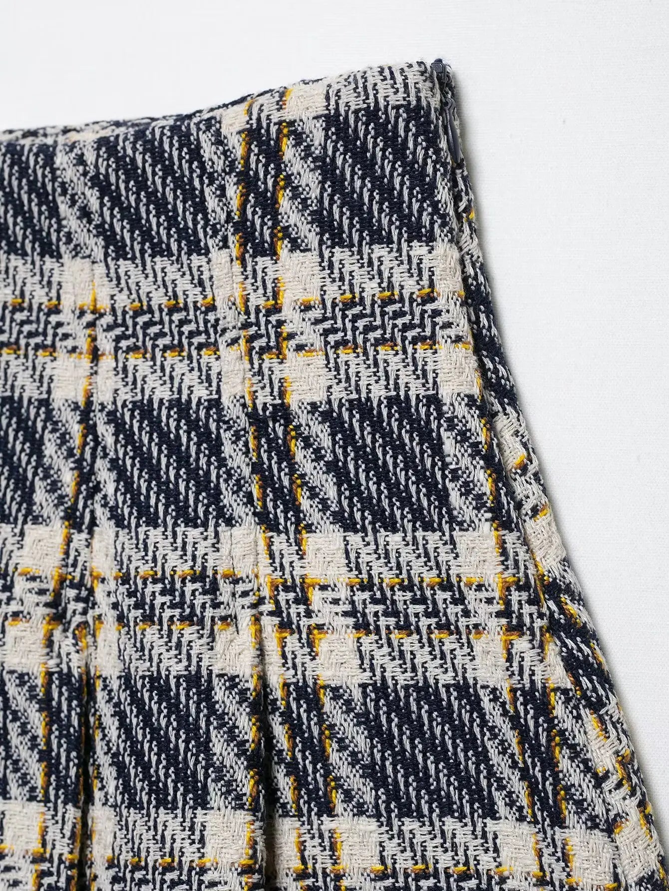 Women's Sleeveless Button-Front Plaid Vest and Mini Skirt Two-Piece Set for Stylish Summer Look