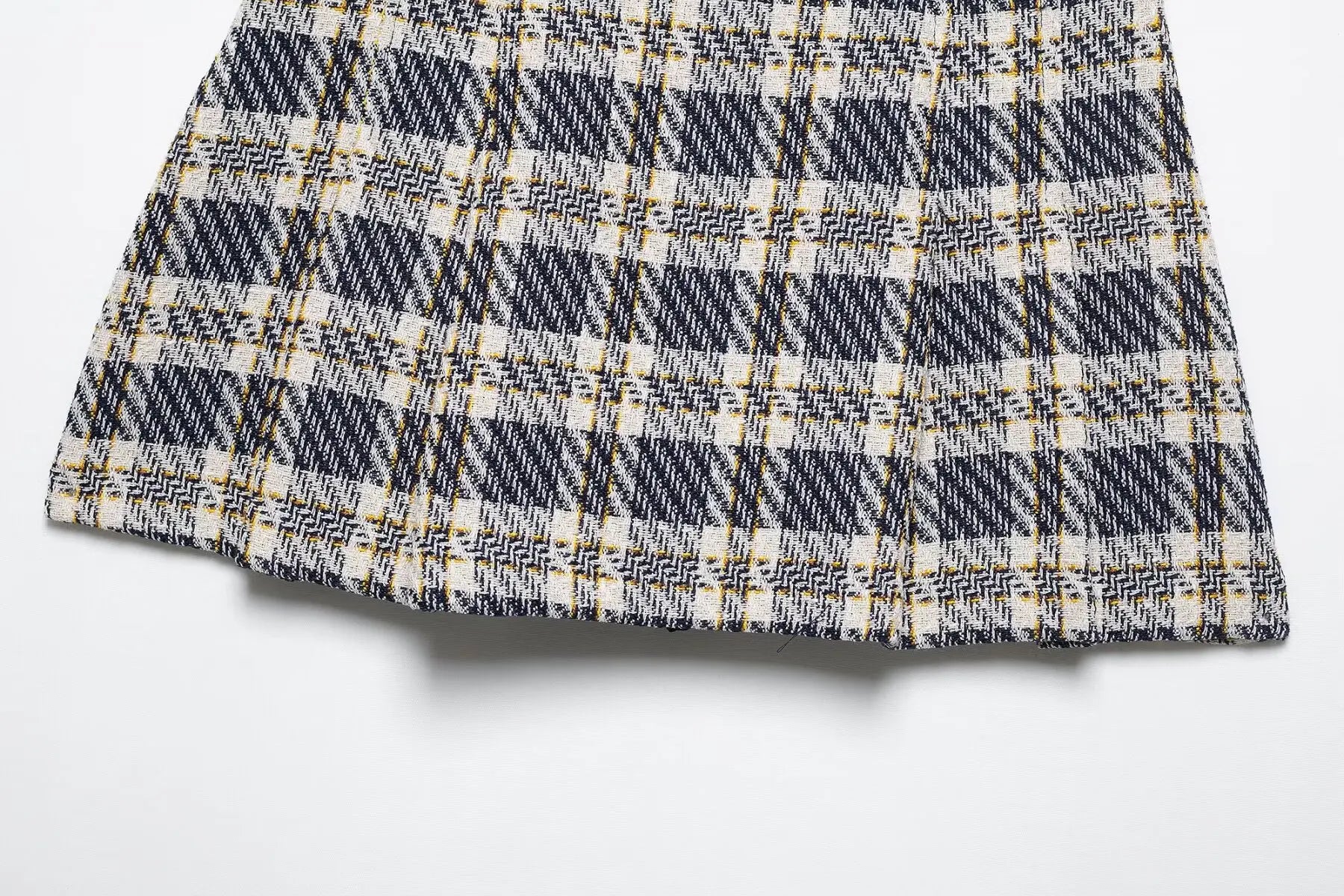 Women's Sleeveless Button-Front Plaid Vest and Mini Skirt Two-Piece Set for Stylish Summer Look